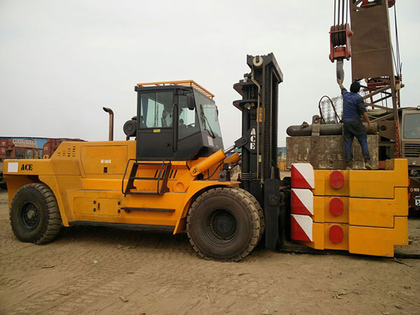 ACE 25Ton Forklift for Loading/ Unloading Trucks and Heavy Vehicles 