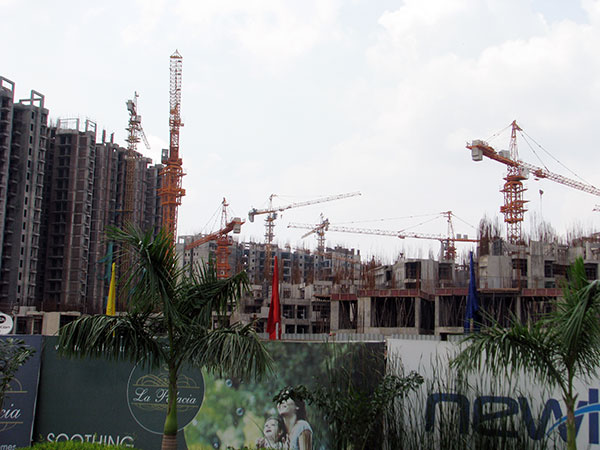 ACE Heavy Duty High Lift Construction Tower Cranes in Action- Shifting Heavy Goods and Tools 